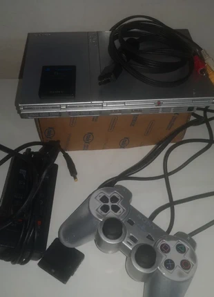 PlayStation 2 Silver + Memory Card + Gioco - Controller da revisionare, brand: Sony, condizioni: Ottime, €50.00, €53.20 include la Protezione acquisti