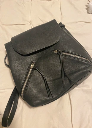 Sac à dos noir simili, marca: Stradivarius, estado: Muy bueno, 4,00 €, 4,90 € Protección al comprador incluida