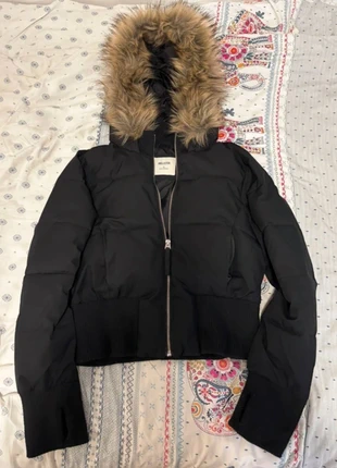 Hollister Faux Fur Trim Puffer Bomber Jacket, brand: Hollister, condition: New without tags, size: 6 / S, $28.23, $30.34 includes Buyer Protection