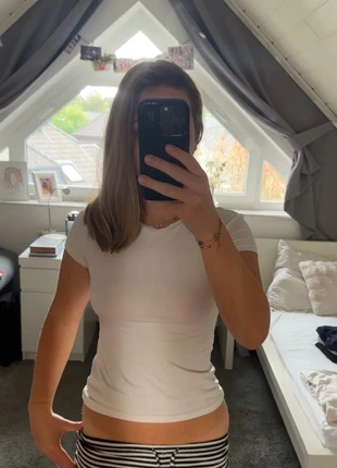 Enges Basic Shirt Weiß, brand: H&M, condizioni: Ottime, taglia: S / IT 40 / EU 36, €8.50, €9.63 include la Protezione acquisti