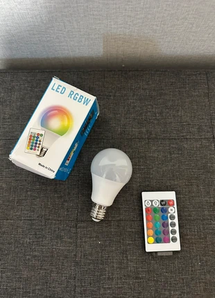 Ampoule led couleur Rgbw avec télécommande Neuf, condizioni: Nuovo con cartellino, €4.99, €5.94 include la Protezione acquisti