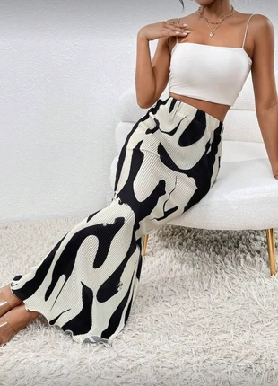 Jupe Longue Rayé Noir/Blanc Neuf M, brand: Zara, condizioni: Nuovo senza cartellino, taglia: M / IT 42 / EU 38, €15.00, €16.45 include la Protezione acquisti