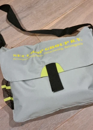 Nieuw! Messengerbag / Schoudertas Grijs, merk: NO LABEL, staat: Nieuw zonder prijskaartje, € 4,25, € 5,16 inclusief Kopersbescherming