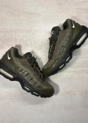 Basket Air max 95 Nike couleur kaki, marque: Nike, état: Très bon état, taille: 42, 60,00 €, 63,70 € Protection acheteurs incluse