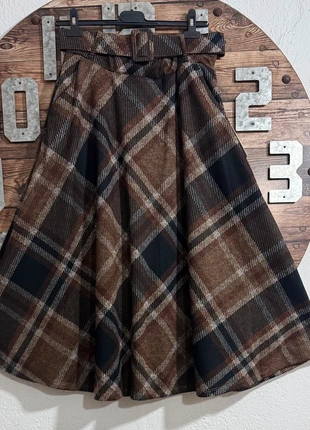 Falda midi grisácea y marrón, marque: Marca local, état: Neuf avec étiquette, taille: M / 38 / 10, 18,00 €, 19,60 € Protection acheteurs (Pro) incluse