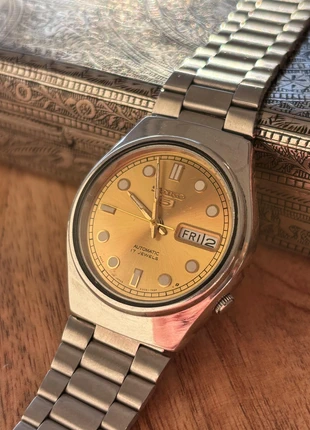 Seiko 5 Automatic – Vintage 36mm - Stainless Steel with Gold Dial, marque: Seiko, état: Très bon état, taille: 30–38 mm, 119,99 €, 126,69 € Protection acheteurs (Pro) incluse