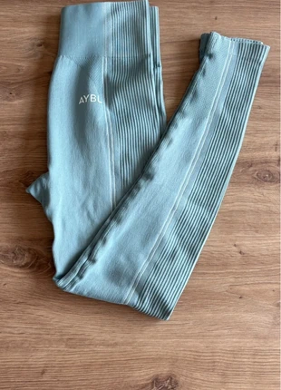 Legging AYBL taille S, marque: AYBL, état: Très bon état, taille: S / 36 / 8, 20,00 €, 21,70 € Protection acheteurs incluse
