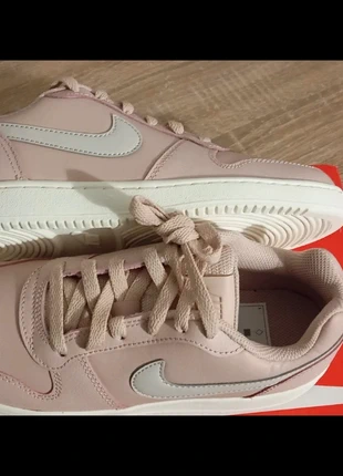 Basket NIKE Ebernon low, marke: Nike, zustand: Neu, mit Etikett, größe: 38, 55,00 €, 58,45 € inklusive Vinted-Käuferschutz