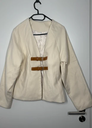 🧥 Cremefarbene Kurzjacke mit Lederriemen, brand: Sonstiges, condizioni: Nuovo senza cartellino, taglia: S / IT 40 / EU 36, €8.00, €9.10 include la Protezione acquisti