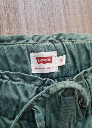 Pantaloni Levi's, marca: Levi's, estado: Muy bueno, tamaño: S / 36 / 8, 14,00 €, 15,40 € Protección al comprador incluida
