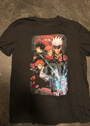 Anime t-shirt zwart, merk: Jujutsu Kaisen, staat: Heel goed, maat: L, € 2,50, € 3,33 inclusief Kopersbescherming