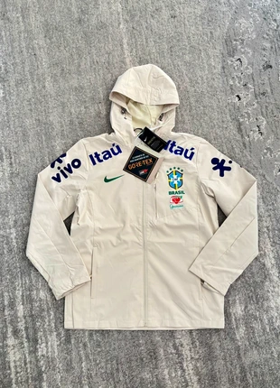 Veste coupe vent Brésil X CBF goretex pro spéciale beige crème magnifiques 2025/2026 M, marke: Nike, zustand: Neu, mit Etikett, größe: M, 55,00 €, 58,45 € inklusive Vinted-Käuferschutz