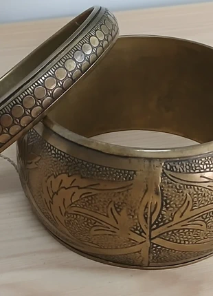 Vintage Etched Brass Bangle Bundle (2 Pcs) - Wide Cuff & Slim Geometric | Boho Style | Charity, état: Très bon état, 20,00 €, 21,70 € Protection acheteurs (Pro) incluse