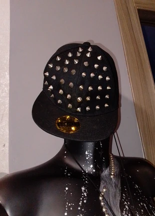 Cappello borchie, marque: nessuno, état: Très bon état, taille: Taille unique, 5,00 €, 5,95 € Protection acheteurs incluse