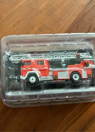 Miniatuurmodel van een Iveco Magirus AG brandweerwagen., merk: MODEL, staat: Nieuw met prijskaartje, maat: Universeel, € 15,00, € 16,45 inclusief Kopersbescherming