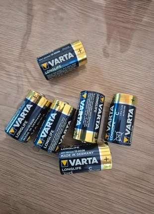 Lot de 6 piles LR14, brand: VARTA, condizioni: Ottime, €4.00, €4.90 include la Protezione acquisti