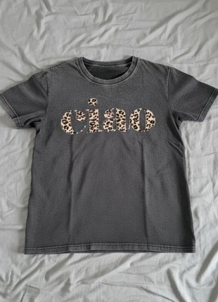 T-Shirt Gris Délavé “Ciao” Lettres Léopard Style Casual Streetwear, merk: Vintage Dressing, staat: Heel goed, maat: M / 38 / 10, € 29,99, € 32,19 inclusief Kopersbescherming