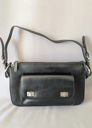 Sac à main noir porté épaule – format 30x20 cm – poche avant et multiples rangements – bon état, estado: Muito bom, €13.00, €14.35 inclui Proteção do Comprador Pro