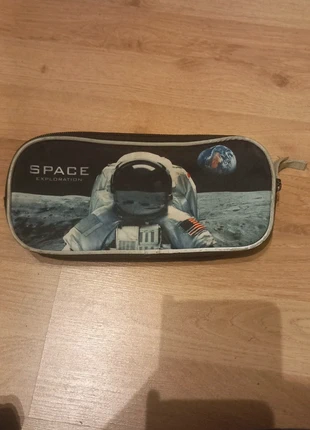 Trousse d'école avec motif spatial: Bon état, marca: Spatial, estado: Bom, €3.00, €3.85 inclui Proteção do Comprador