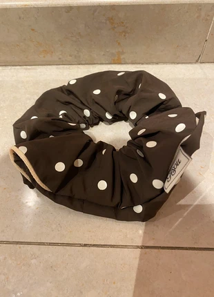 Polka-dot Gisou scrunchie, marca: Gisou, estado: Novo com etiquetas, €15.00, €16.45 inclui Proteção do Comprador