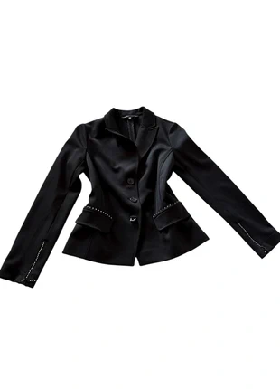 Black Satin Blazer Studded Trim Punk Chic Cropped Jacket Tailored Fit Party Goth, merk: Claudia B., staat: Heel goed, maat: M / 38 / 10, € 17,00, € 18,55 inclusief Kopersbescherming