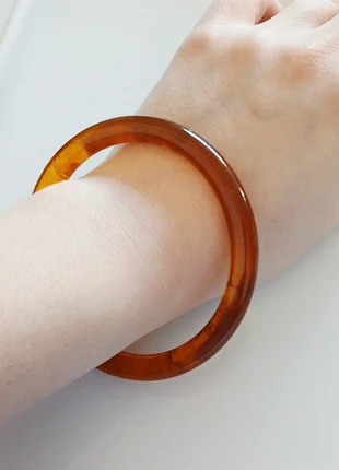 Bracelet jonc en résine – Marron effet rétro, merk: Vintage Dressing, staat: Heel goed, € 2,90, € 3,75 inclusief Kopersbescherming Pro