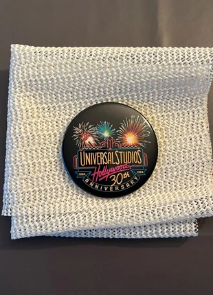 Badge Anniversaire 30 ans Universal Studios Vintage Collector, marque: Badge Anniversaire 30 ans Universal Studios, état: Neuf sans étiquette, 12,00 €, 13,30 € Protection acheteurs incluse