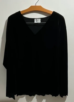Black velvet v neck top with flared sleeve, brand: TRY, condition: Very good, size: Other, £3.00, £3.85 includes Buyer Protection Pro