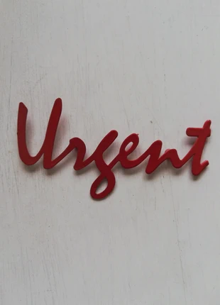 Urgent, Mot Métal Laqué Rouge Presse-papier Courrier Ou Mural, staat: Als nieuw, € 2,00, € 2,80 inclusief Kopersbescherming