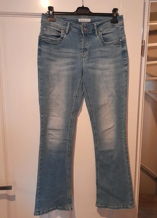 Red button spijkerbroek, marque: Red Button, état: Très bon état, taille: M / 38 / 10, 11,00 €, 12,25 € Protection acheteurs incluse