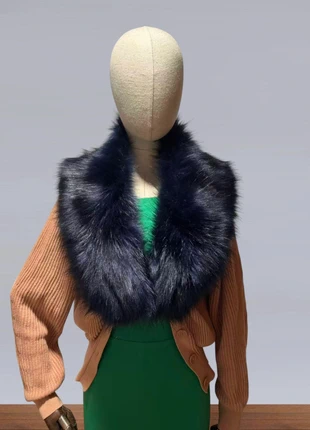 Cuello pelo sintético de color azul marino, marque: BCN cuello pelo sintético azul marino, état: Très bon état, 15,00 €, 16,45 € Protection acheteurs (Pro) incluse