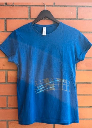 Camiseta y2k azul, brand: y2k, condizioni: Ottime, taglia: L / IT 44 / EU 40, €12.00, €13.30 include la Protezione acquisti