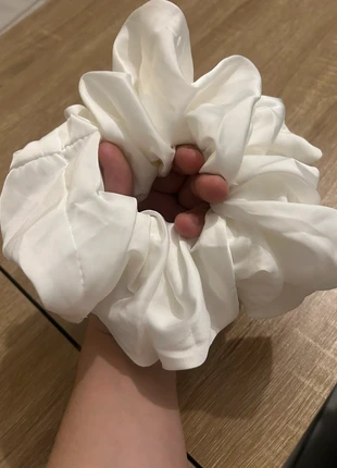 Gros chouchou cheveux blanc, marque: Cheveux, état: Neuf sans étiquette, 3,50 €, 4,38 € Protection acheteurs incluse