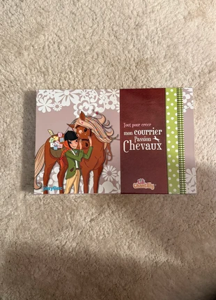 Coffret créatif “Tout pour créer mon courrier – Passion Chevaux” (Lili Chantilly, PlayBac), merk: FNAC, staat: Nieuw met prijskaartje, € 5,00, € 5,95 inclusief Kopersbescherming