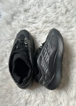Yeezy 700 v3 dark glow noir, merk: Yeezy, staat: Goed, maat: 39, € 75,00, € 79,45 inclusief Kopersbescherming