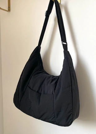 sac à bandoulière noir, marque: The Korean Fashion, état: Neuf sans étiquette, 33,00 €, 35,35 € Protection acheteurs incluse
