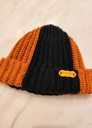 Cuffia/beanie nero e arancione cannella, marque: Handmade Beauty, état: Neuf sans étiquette, taille: Taille unique, 13,00 €, 14,35 € Protection acheteurs incluse
