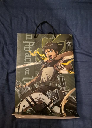 L'attaque des titans, merk: Attack On Titan, staat: Heel goed, maat: Prematuur, tot 44 cm, € 15,00, € 16,45 inclusief Kopersbescherming