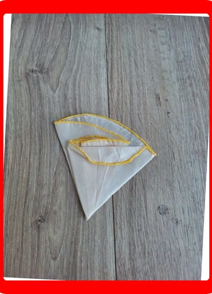 Mouchoir de poche blanc à bord jaune, condition: Very good, €1.00, €1.75 includes Buyer Protection Pro