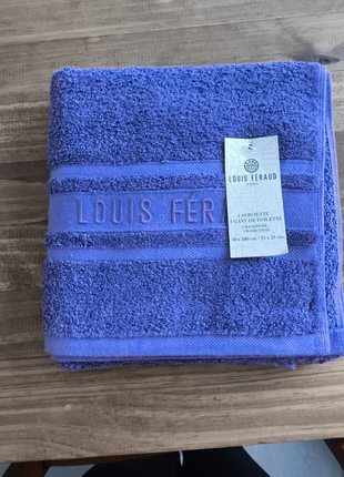 Serviette + gant de toilette neufs Louis Féraud Paris, marque: Louis Féraud, état: Neuf avec étiquette, 10,00 €, 11,20 € Protection acheteurs incluse
