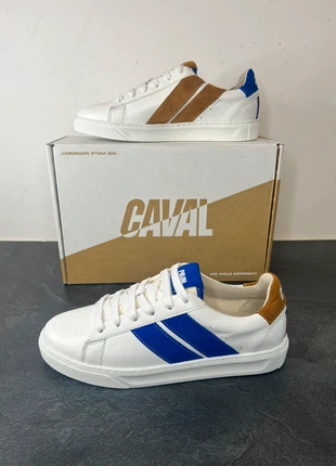 Basket femmes Caval Royale Blue paire asymétrique sneakers cuir valeur 145€ taille 37, marca: Caval, estado: Novo sem etiquetas, tamanho: 37, €100.00, €105.70 inclui Proteção do Comprador Pro