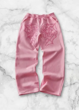 Pantalon rose brodé motifs abstraits taille M style streetwear oversize Y2K vintage casual, brand: y2k, condition: Very good, size: M, €40.00, €42.70 includes Buyer Protection Pro