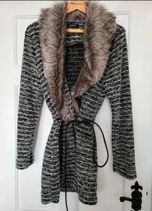 Fur Trimmed Cardigan Size 14, marque: Mystify, état: Très bon état, taille: XL / 42 / 14, 10,00 €, 11,20 € Protection acheteurs incluse