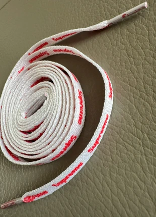 Paire de lacets blanche 90cm - Supreme, marque: Supreme, état: Neuf avec étiquette, taille: Taille unique, 5,00 €, 5,95 € Protection acheteurs incluse