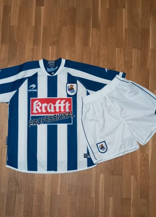 Camiseta Real sociedad 2002-2003 local con pantaloneta, marque: Astore, état: Neuf sans étiquette, taille: 14 ans / 164 cm, 26,00 €, 28,00 € Protection acheteurs incluse