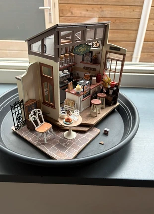 Miniatuur huisje, marca: Robotime, estado: Muito bom, €40.00, €42.70 inclui Proteção do Comprador