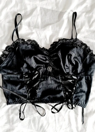 Goth cropped top with velvet (m), merk: goth, staat: Heel goed, maat: M / 38 / 10, € 13,99, € 15,39 inclusief Kopersbescherming Pro