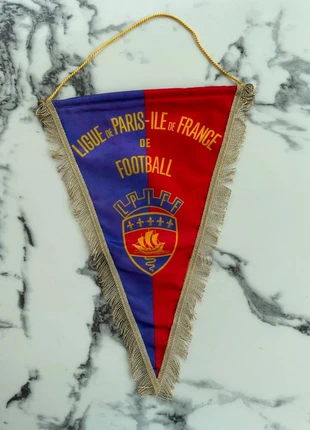 Fanion football Ligue de Paris île de France, merk: fanion, staat: Heel goed, € 10,00, € 11,20 inclusief Kopersbescherming Pro