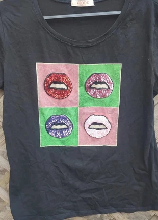 Tee shirt L motifs bouches, staat: Goed, maat: XL / 42 / 14, € 4,00, € 4,90 inclusief Kopersbescherming