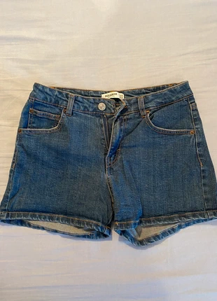 Denim Shorts, brand: Pull & Bear, condizioni: Nuovo senza cartellino, taglia: S / IT 40 / EU 36, €5.00, €5.95 include la Protezione acquisti